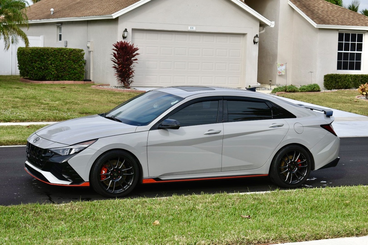 Elantra N black Cosmis Wheels 