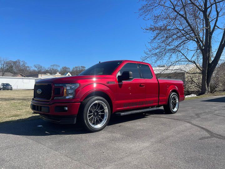 2018 F-150 XLT 2/4 Drop with XT-206R Black w/ Machined Lip + Spokes Wheels 22x10 +0 6×135