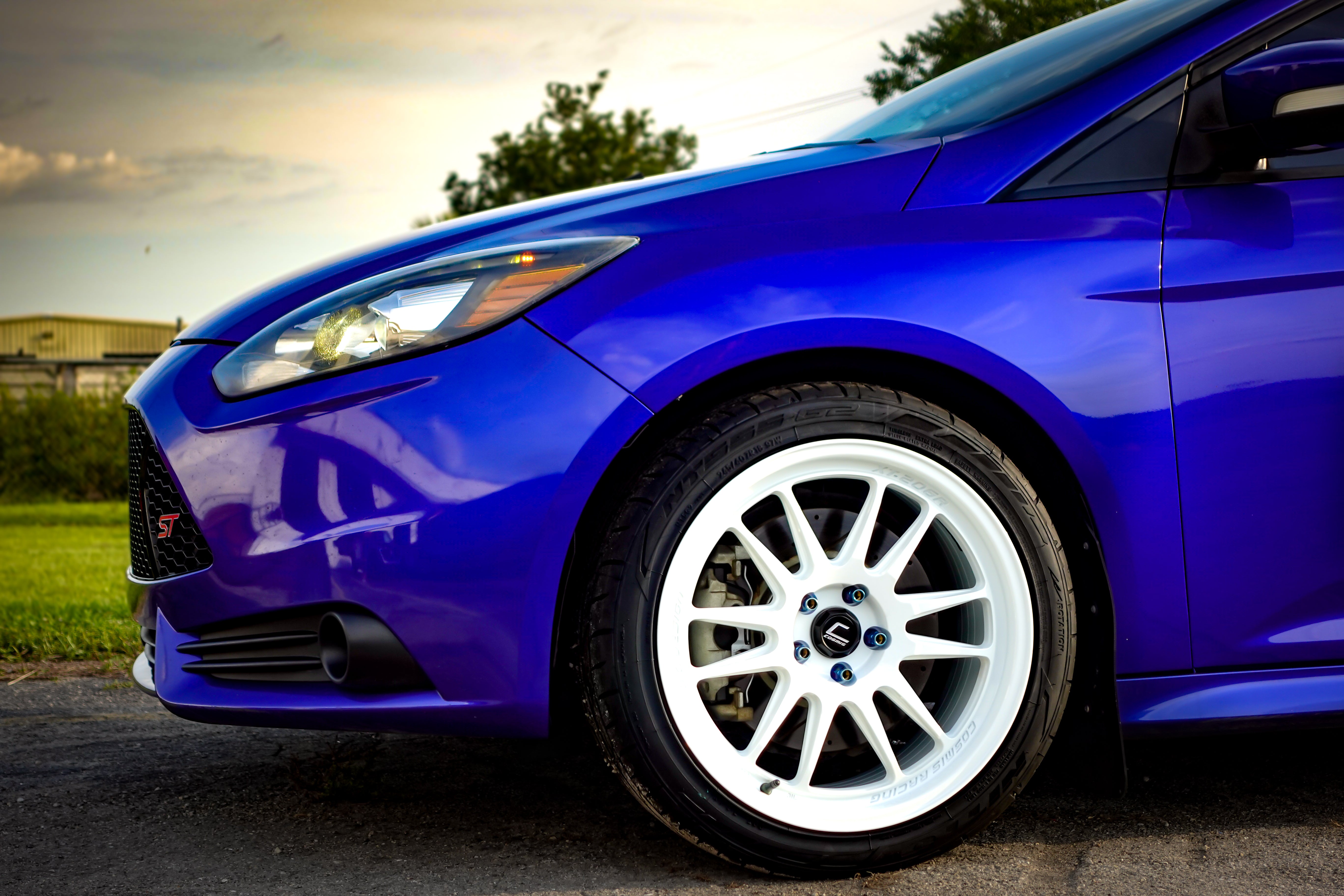 White Focus Rims XT-206R | Gloss White | Ford Focus ST/RS | 18x9 +34 5x108 – Cosmis Wheels