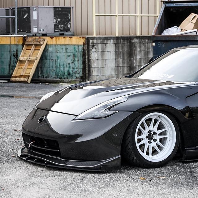 Nissan 370z with Cosmis Wheels XT-206R White 18x9.5 +10mm